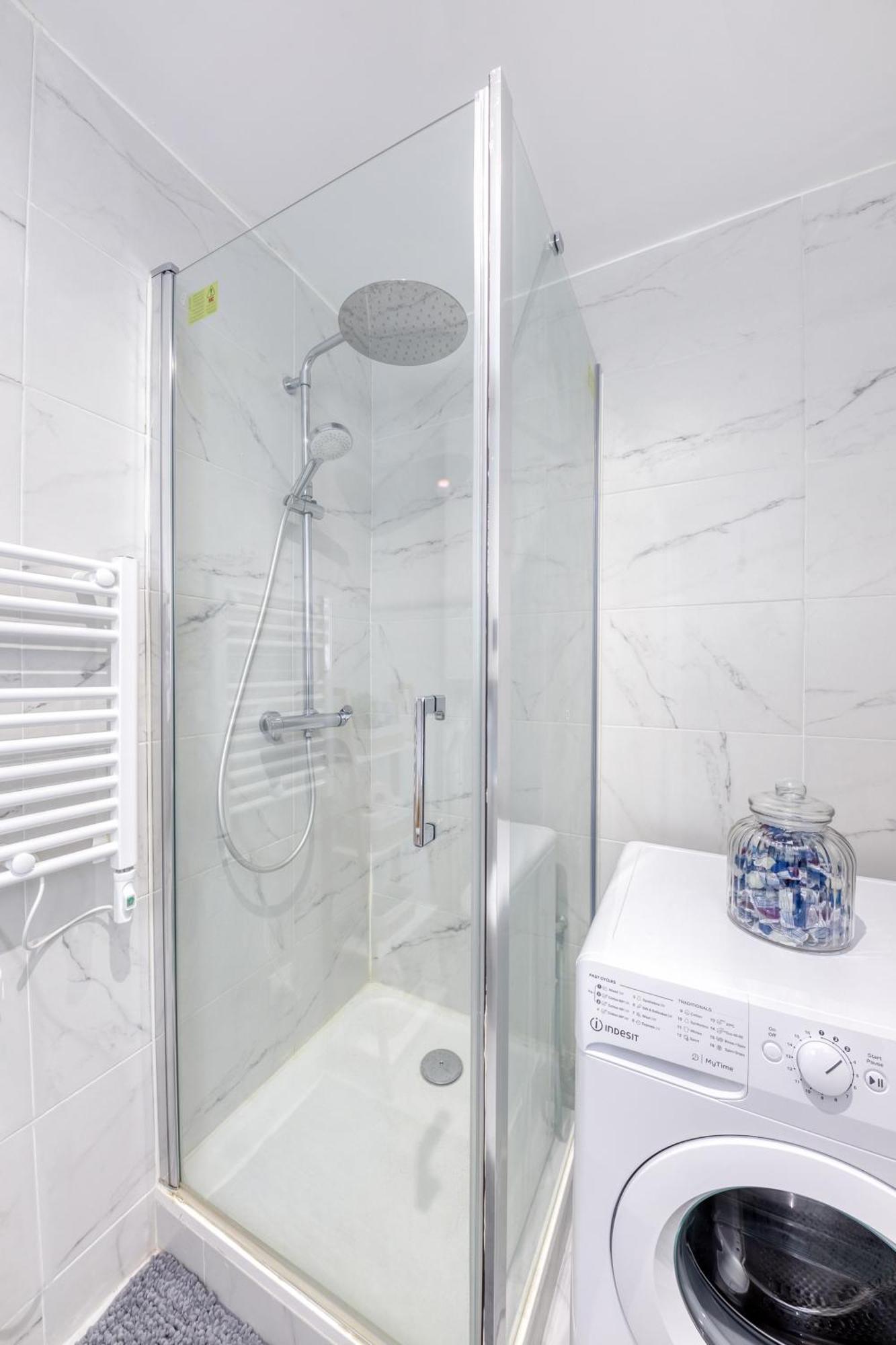 Appartement - 4 Personnes - Parking Prive - Metro 7 - Rer B La Courneuve Ngoại thất bức ảnh